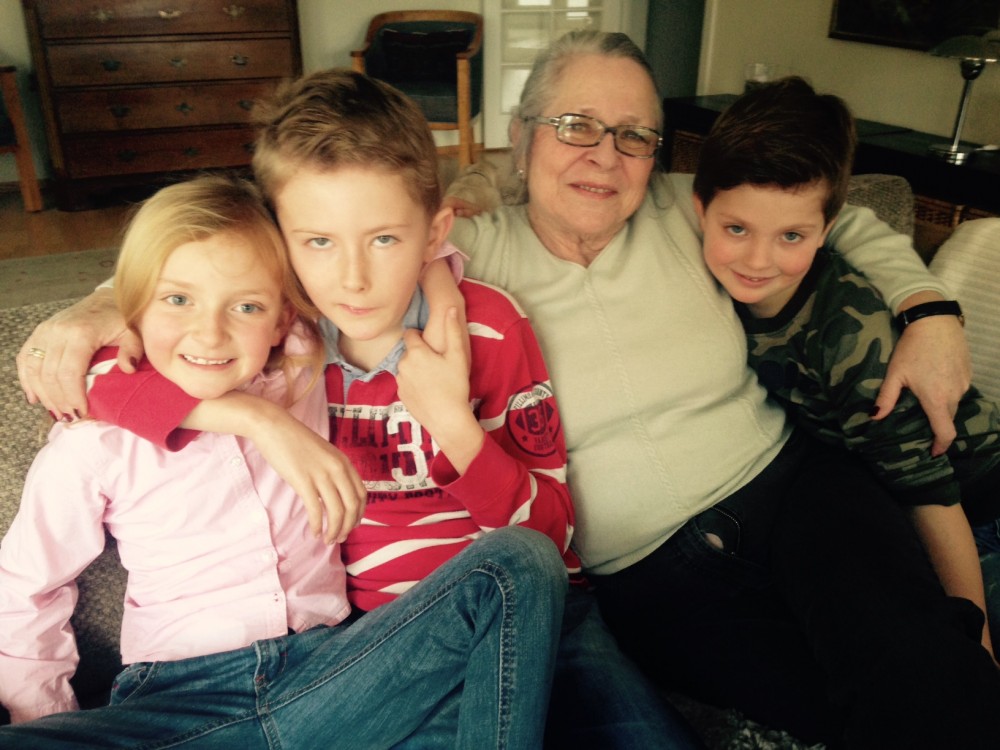Mormor Britt med sine reservebørnebørn